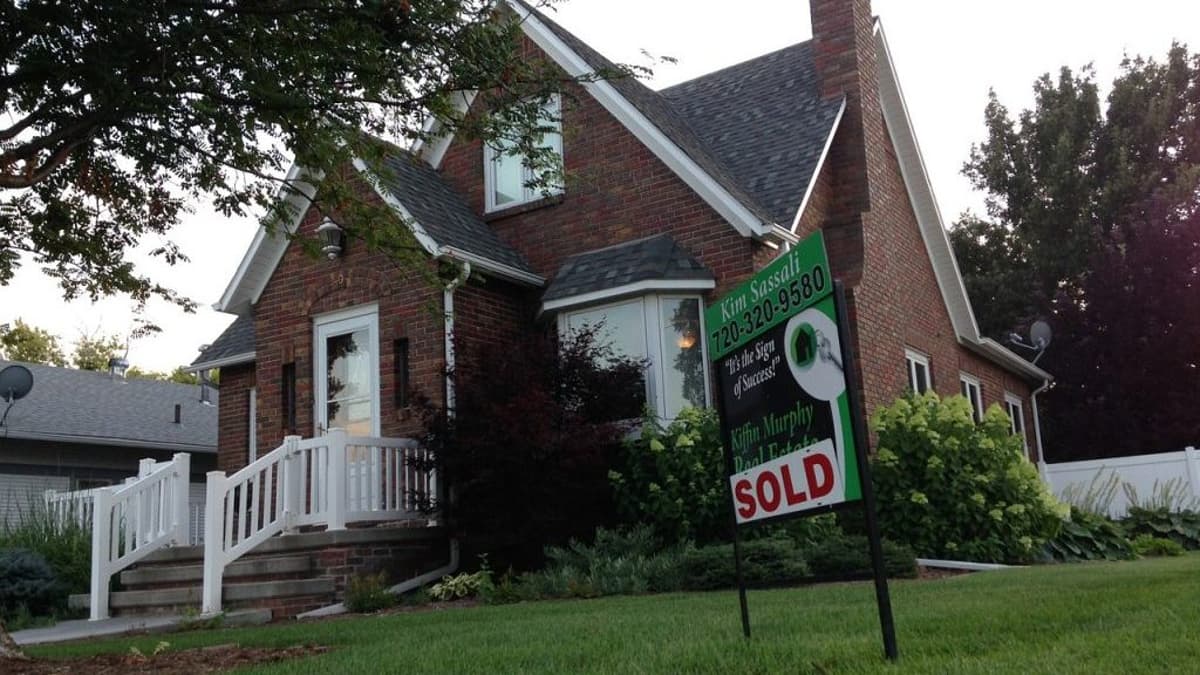 U.S. Home Sales Flat in April as Lackluster Spring Homebuying Season Lurches Forward