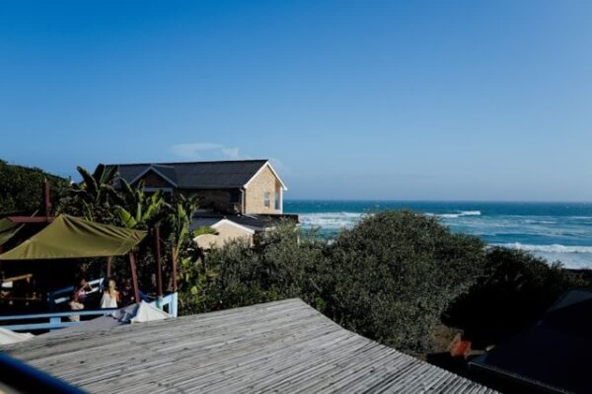 5 Coastal Minimalist Trends Shaping Luxury Waterfront Homes