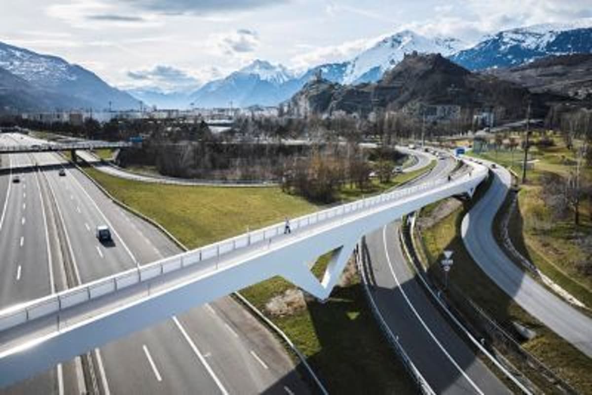 Switzerland’s A9 Bridge: 697 M² of Safety You Can See Through
