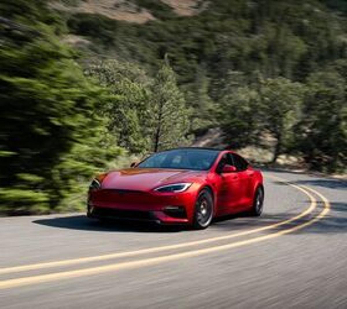 These Fatal Tesla Autopilot Crashes Can Tell Us a Lot About Self-Driving Tech