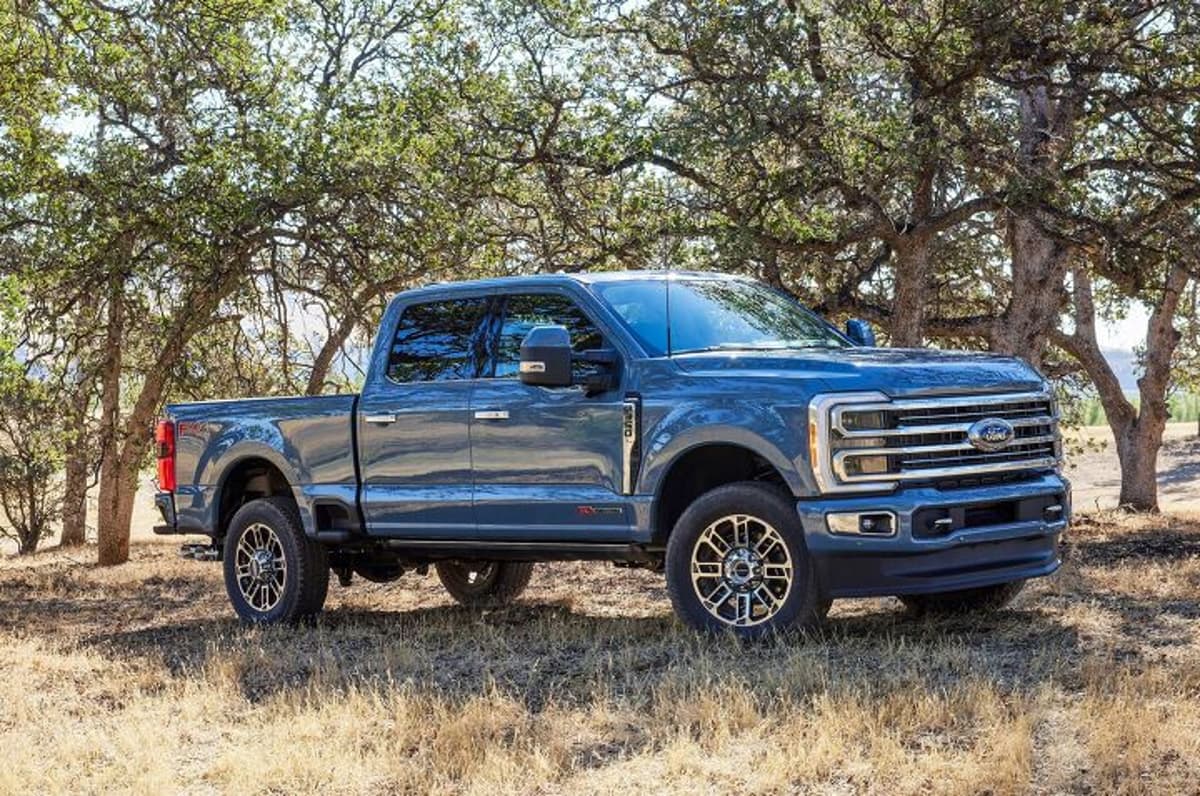 Wiper Arm Issue Forces Ford to Recalls 422,613 Full-Size SUVs, Super Dutys