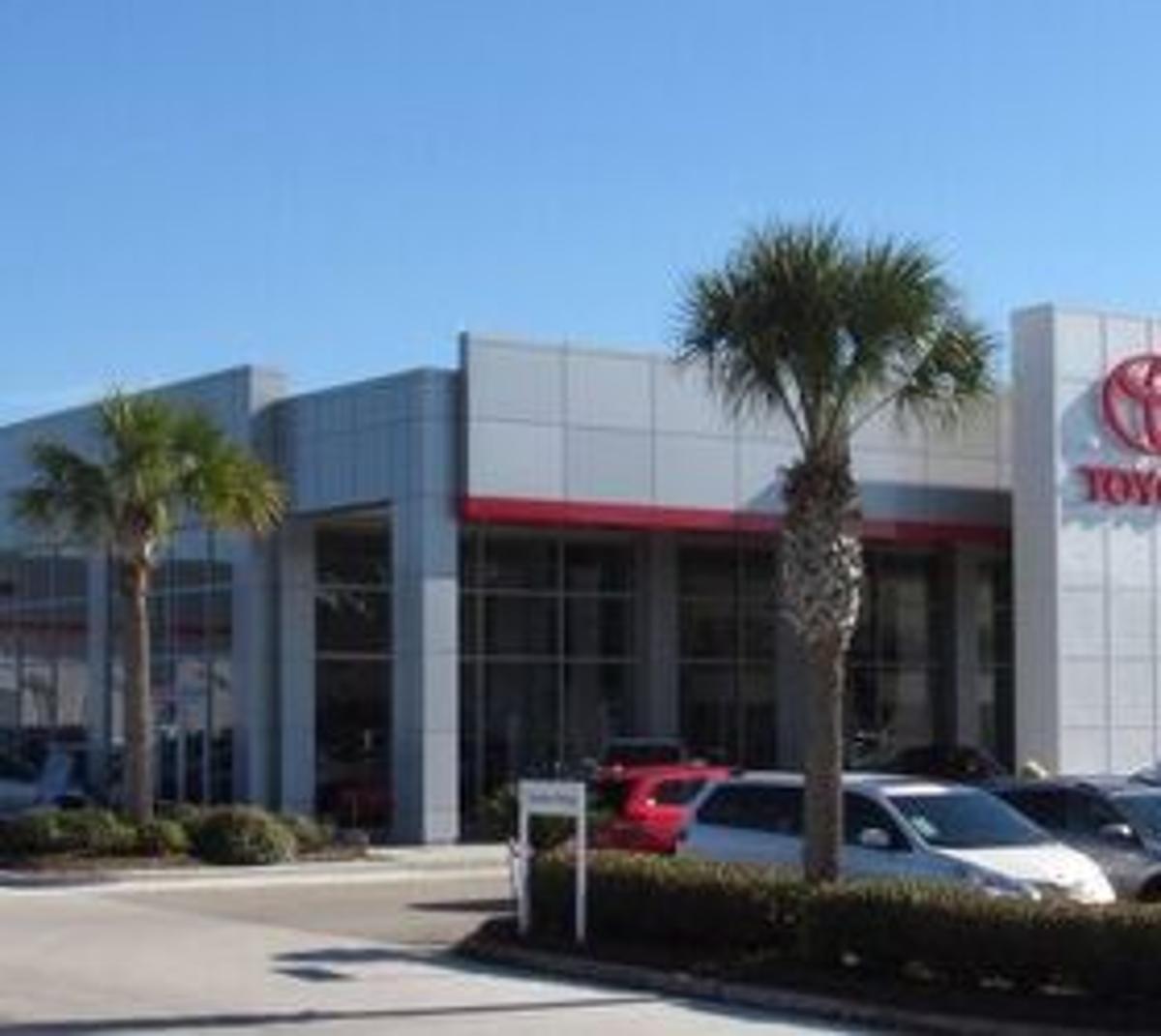 Americans Wading Deeper Into Auto Loan Debt as Car Price Rise