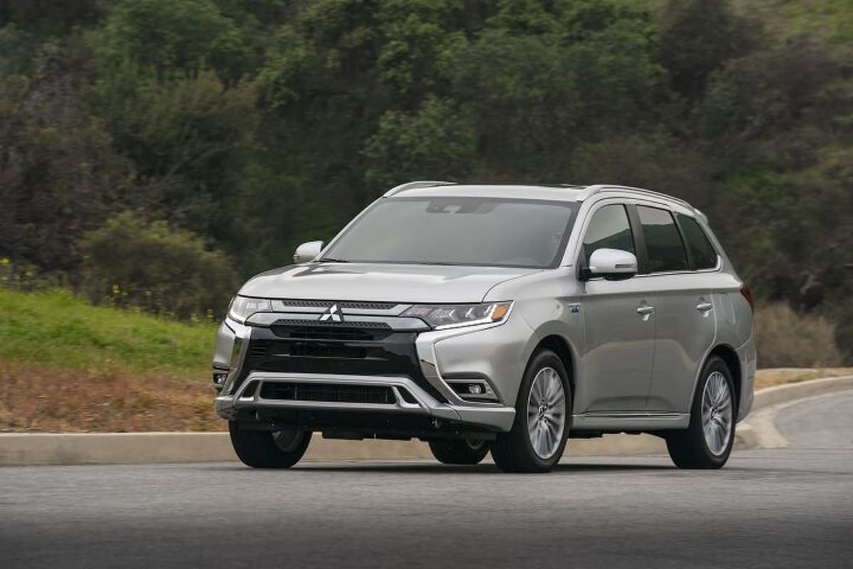 Mitsubishi Recalling 108K Outlander, Outlander PHEVs Due to Liftgate Problem