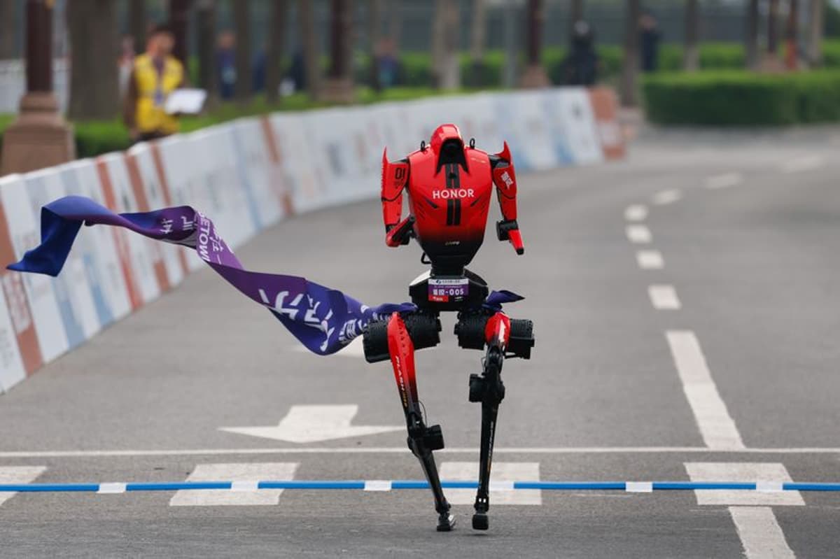 IN PICTURES: Humanoid Half Marathon in Beijing, and More From Around the World