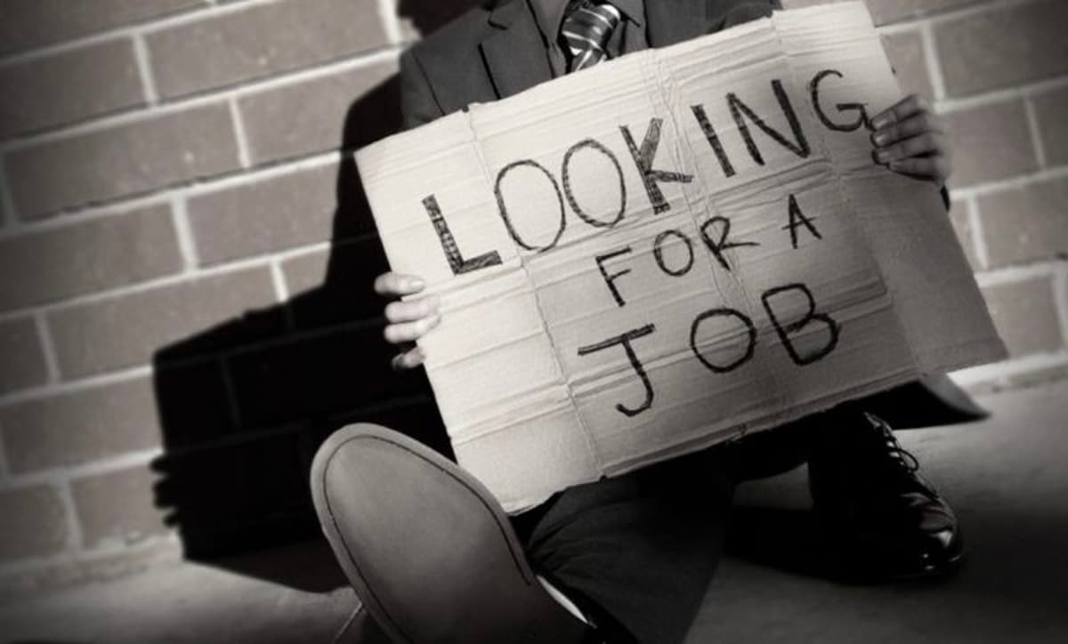 NEWSFLASH: Unemployment Rate Rises 1.3 Percentage Points to 32.7%