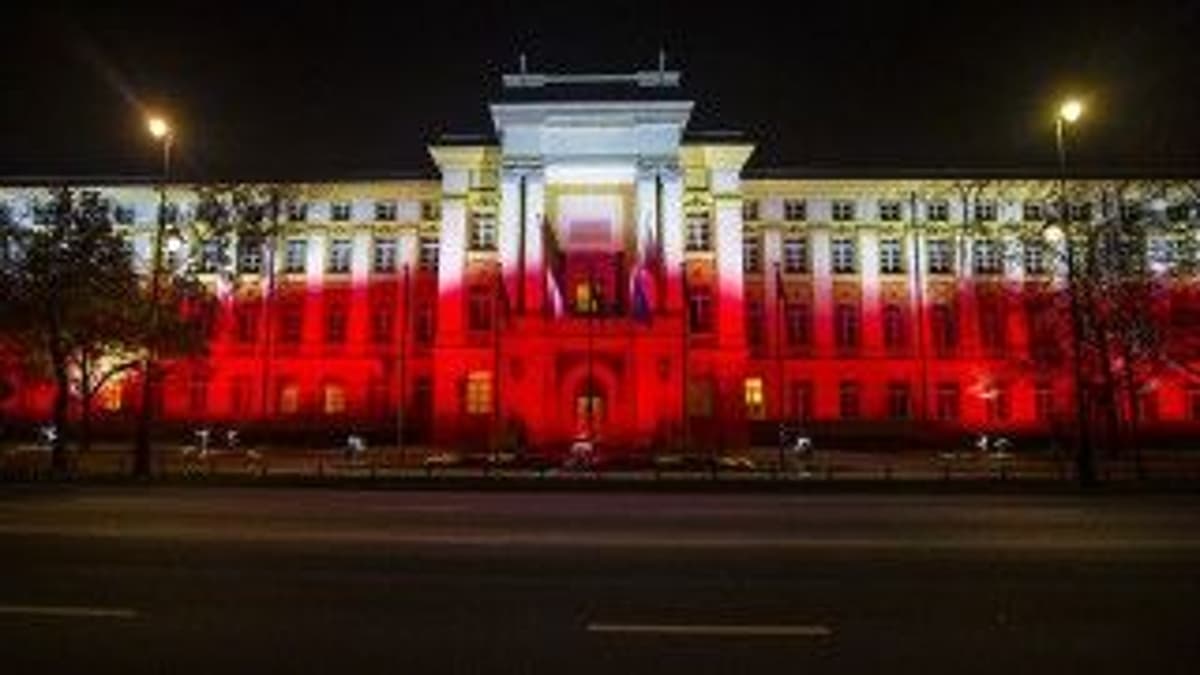 Polish Prime Minister Confirms Talks with France on Nuclear Deterrence
