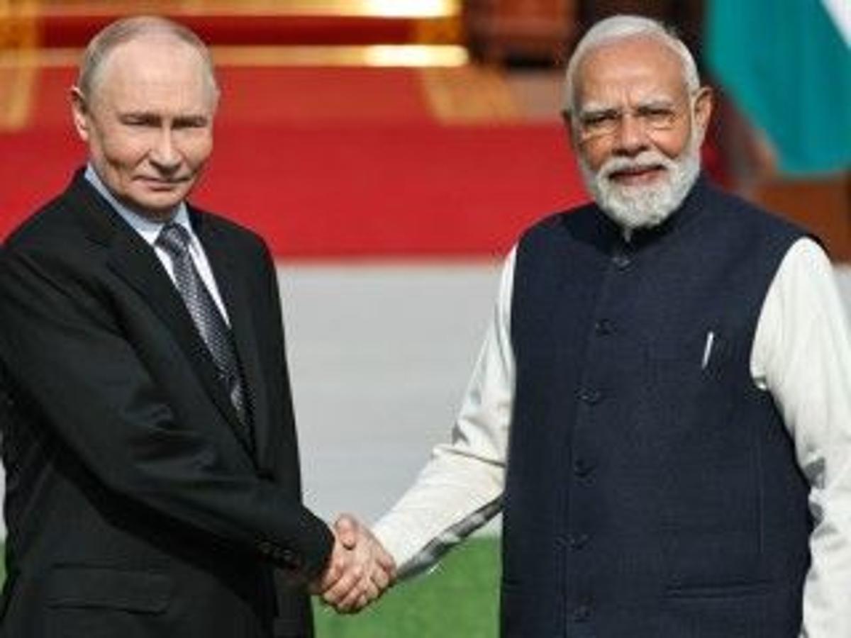 Behind Putin’s $15 Billion Arms Revenue Claim