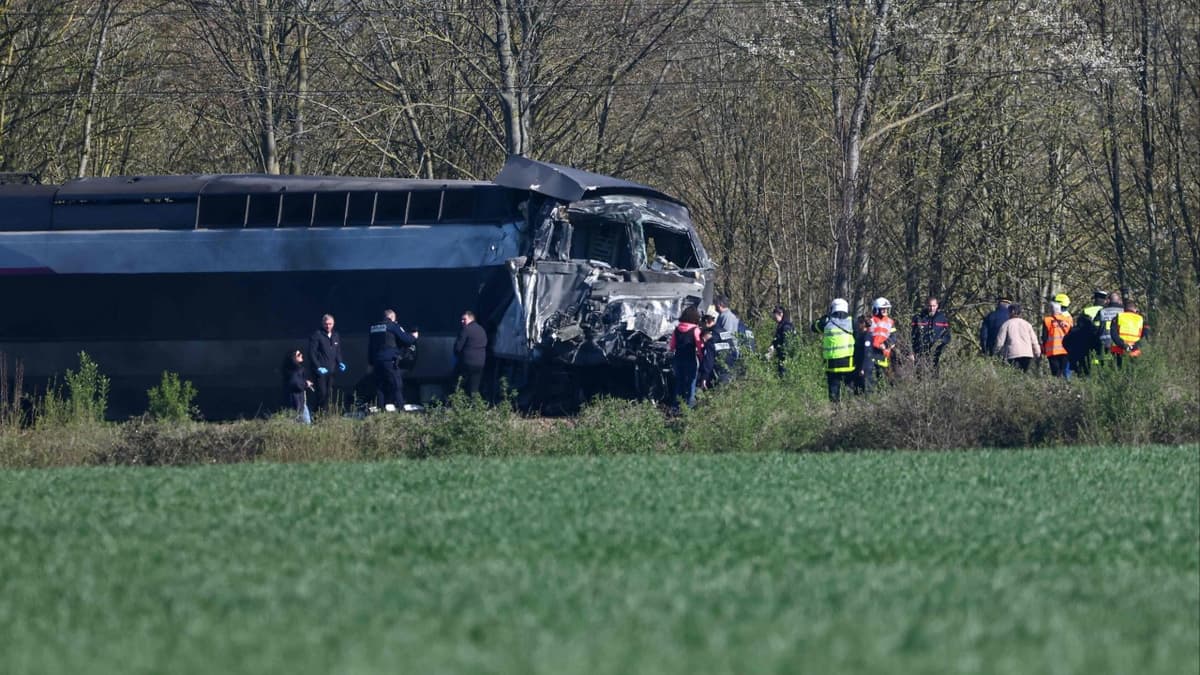 France High-Speed Rail Slams Into Truck, Killing Train Driver