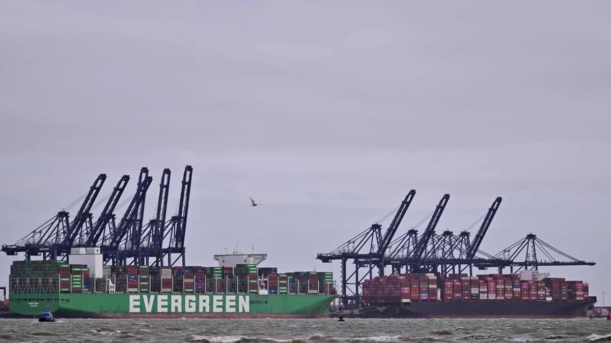 Singapore Says No Negotiations for Hormuz Safe Passage; Transit Is ‘Right, Not Privilege’