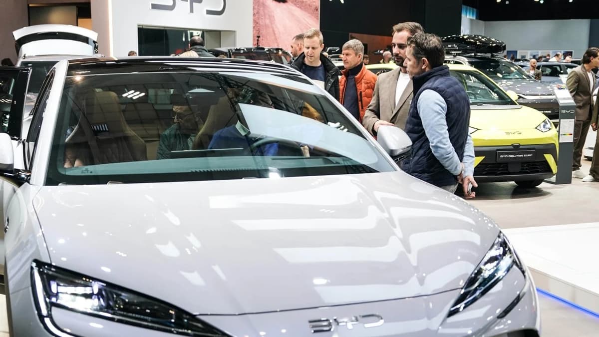 Chinese Carmakers Squeeze Out Asian Rivals in Europe as Exports Top 1 Million Units