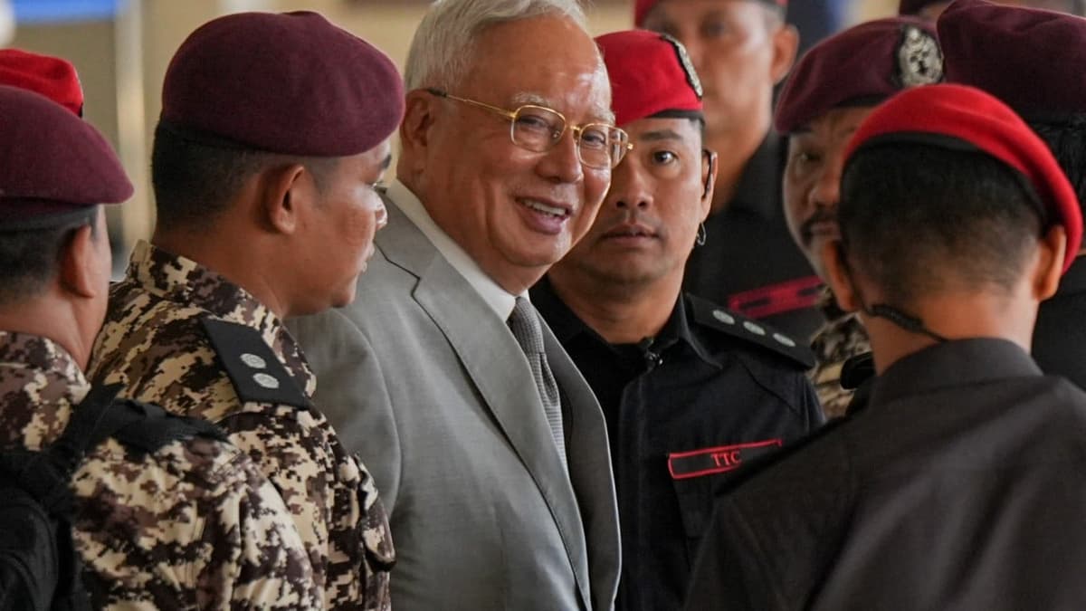 Malaysia’s Najib Drops Appeal to Serve 1MDB-Linked Prison Sentence Under House Arrest