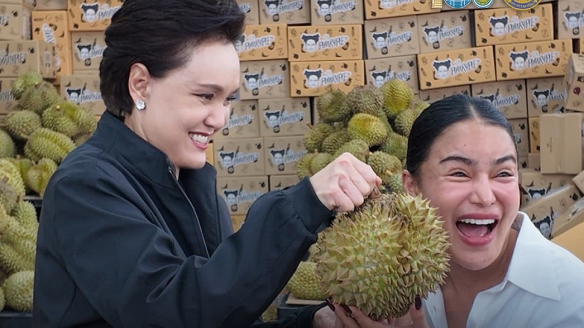 Thai Influencer Sells Premium Durians for Dirt Cheap to Avoid Rotting Amid Surplus