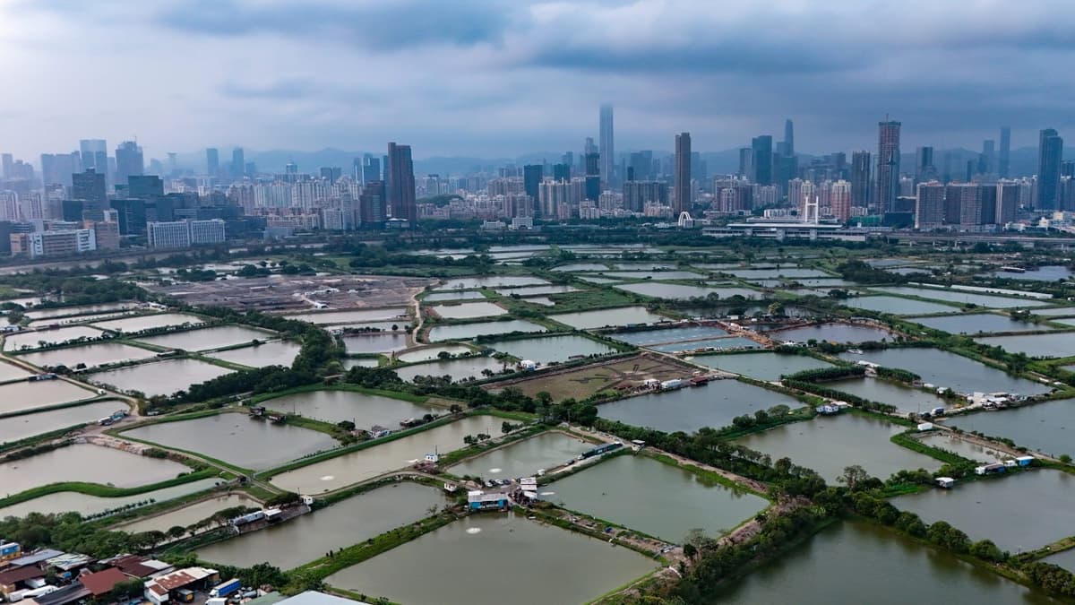 Hong Kong Surplus Hits HK$11 Billion as Finance Chief ‘Monitors’ Mideast War