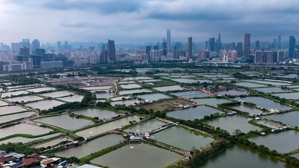 Hong Kong Surplus Hits HK$11 Billion as Finance Chief ‘Monitors’ Mideast War