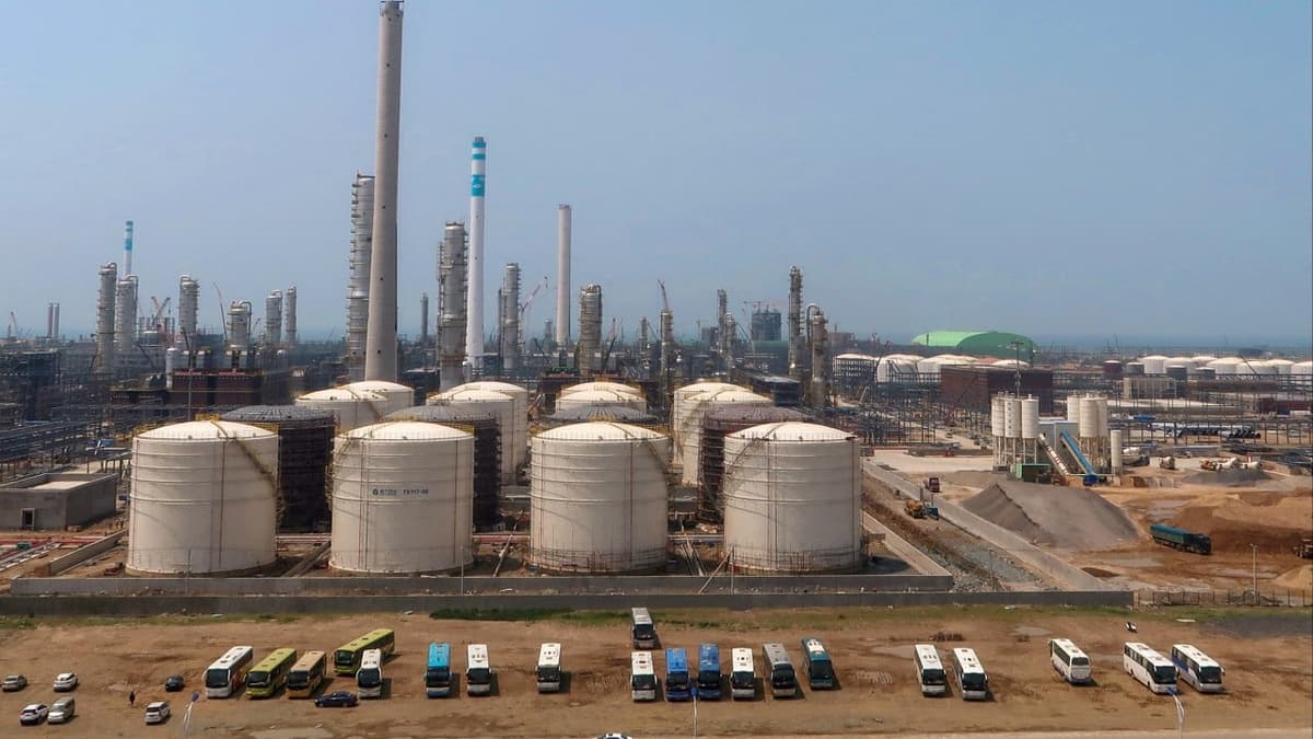 The US Sanctioned Chinese Oil Refineries. Now China Is Really Pushing Back
