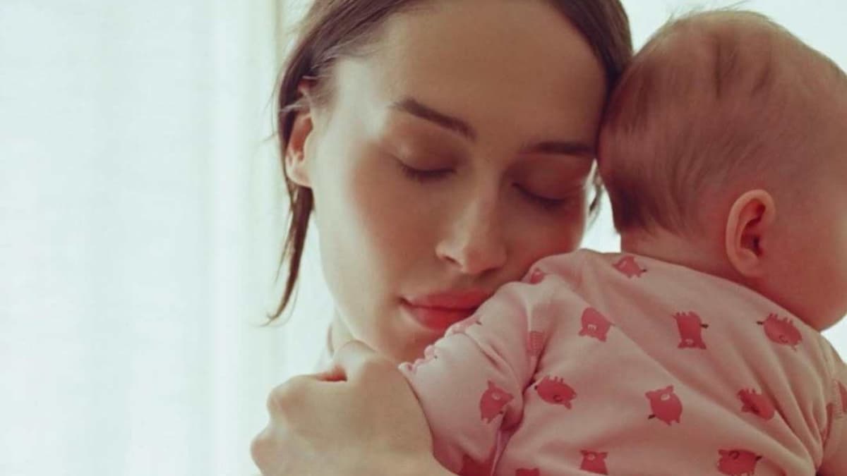 Elsie Hewitt, Rumer Willis, and Why the Breastfeeding Debate Still Stings