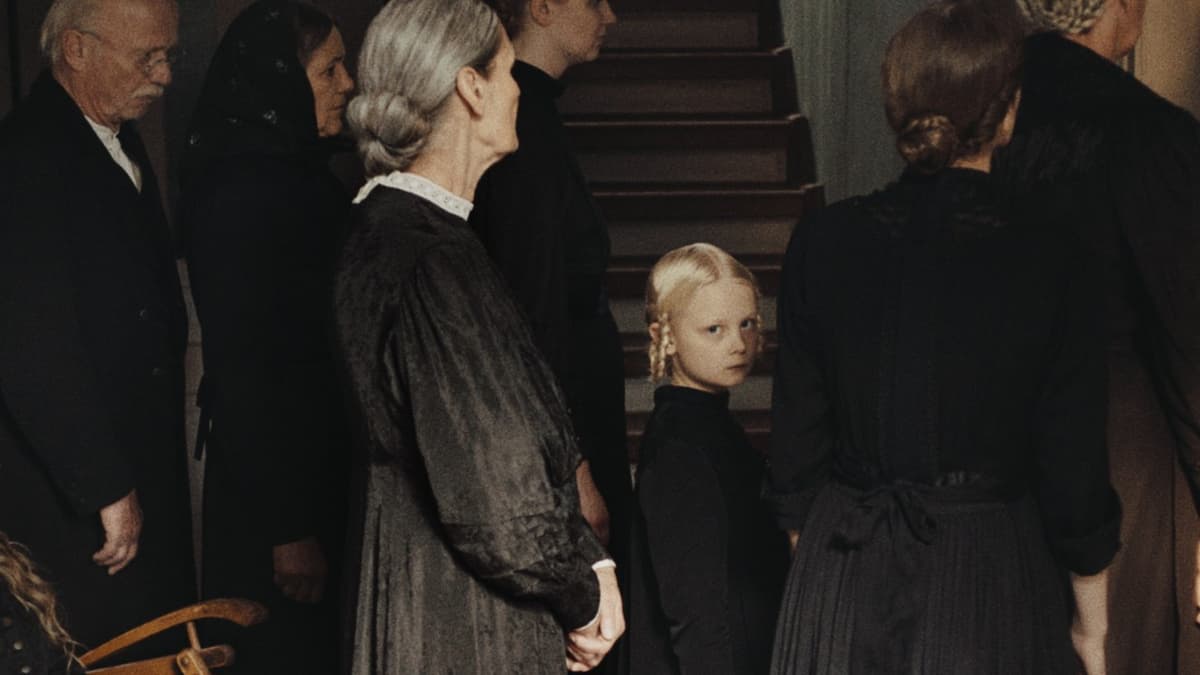 Sound of Falling Movie Review: Cannes Jury Prize Winner Is a Beautiful Tale of Trauma