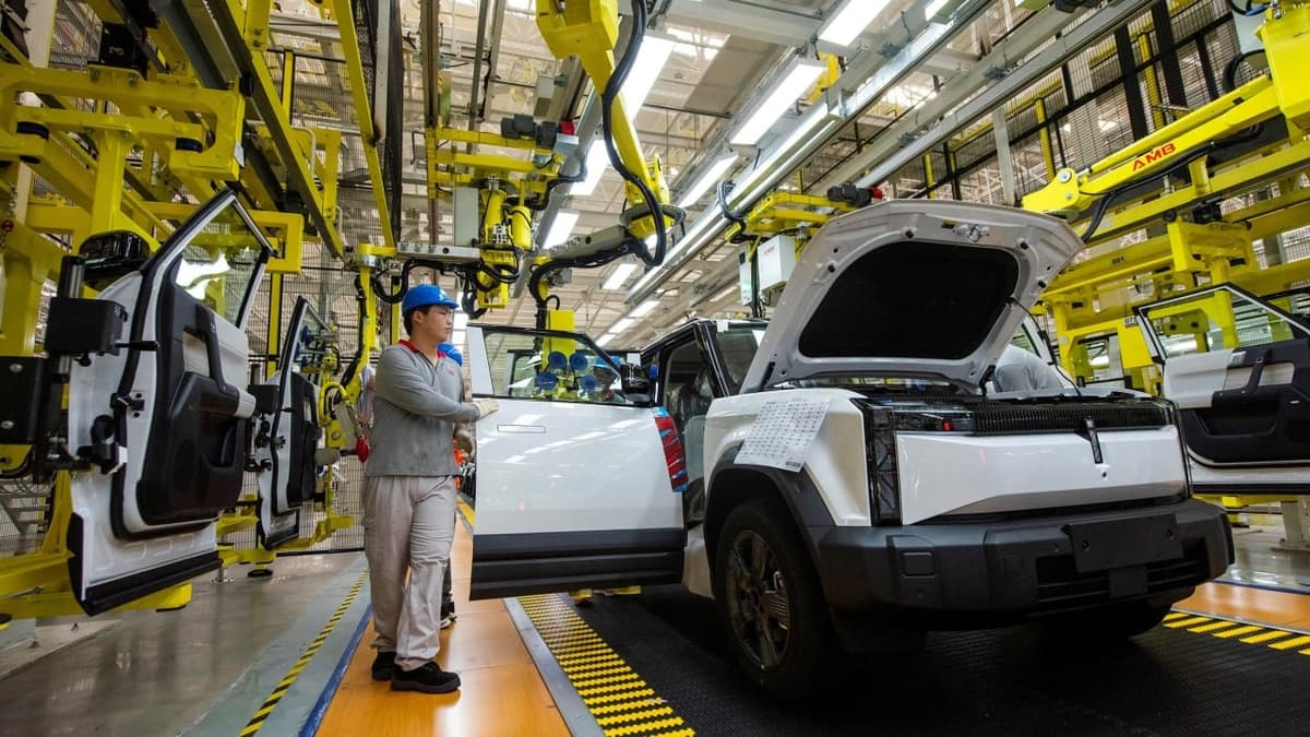 China’s Move to Cut EV Payment Cycles May Push Weaker Carmakers Out: S&P