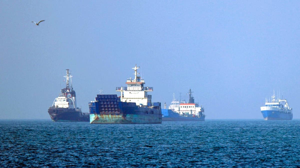 100 Hong Kong-Linked Ships ‘Stranded in Strait of Hormuz’ Amid Middle East War