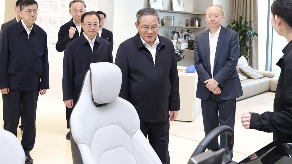 China Calls for Integration of AI, Advanced Manufacturing Amid Economic Headwinds