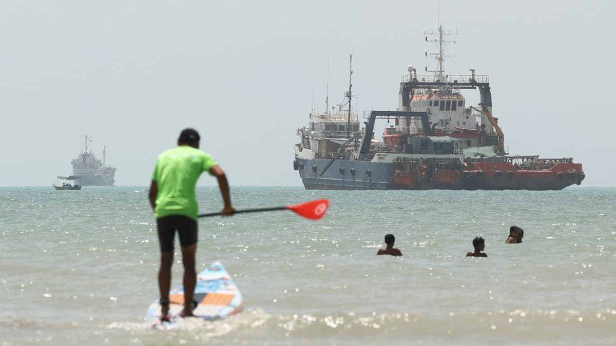 2 Chinese Supertankers Join Flotilla Exiting Hormuz as Stand-Off Appears to Thaw