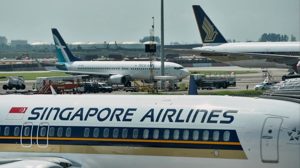 Singapore Airlines Faces Narrow Window to Gain Market Share From Gulf Rivals