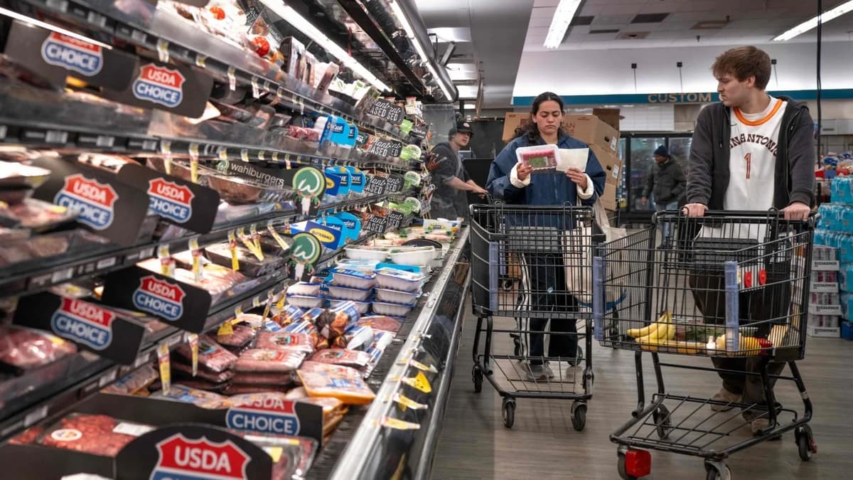 US Key Inflation Gauge Worsens, Eroding Americans’ Income and Spending Power