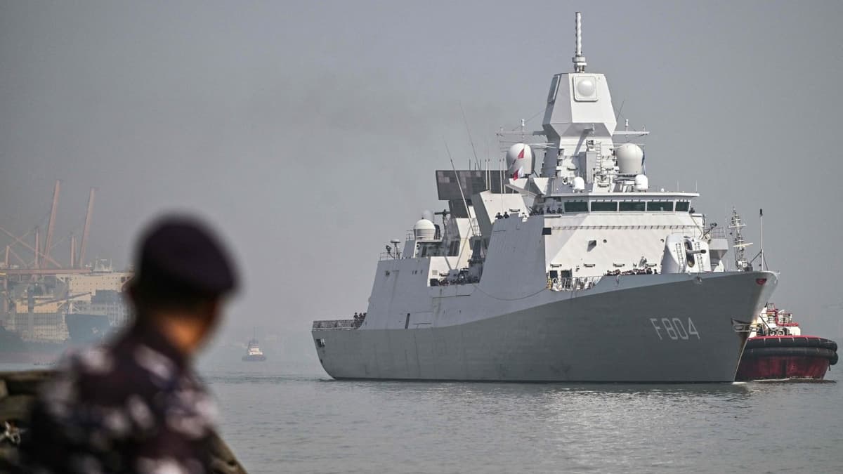 China Says It Drove Away Dutch Warship Near Disputed Paracel Islands