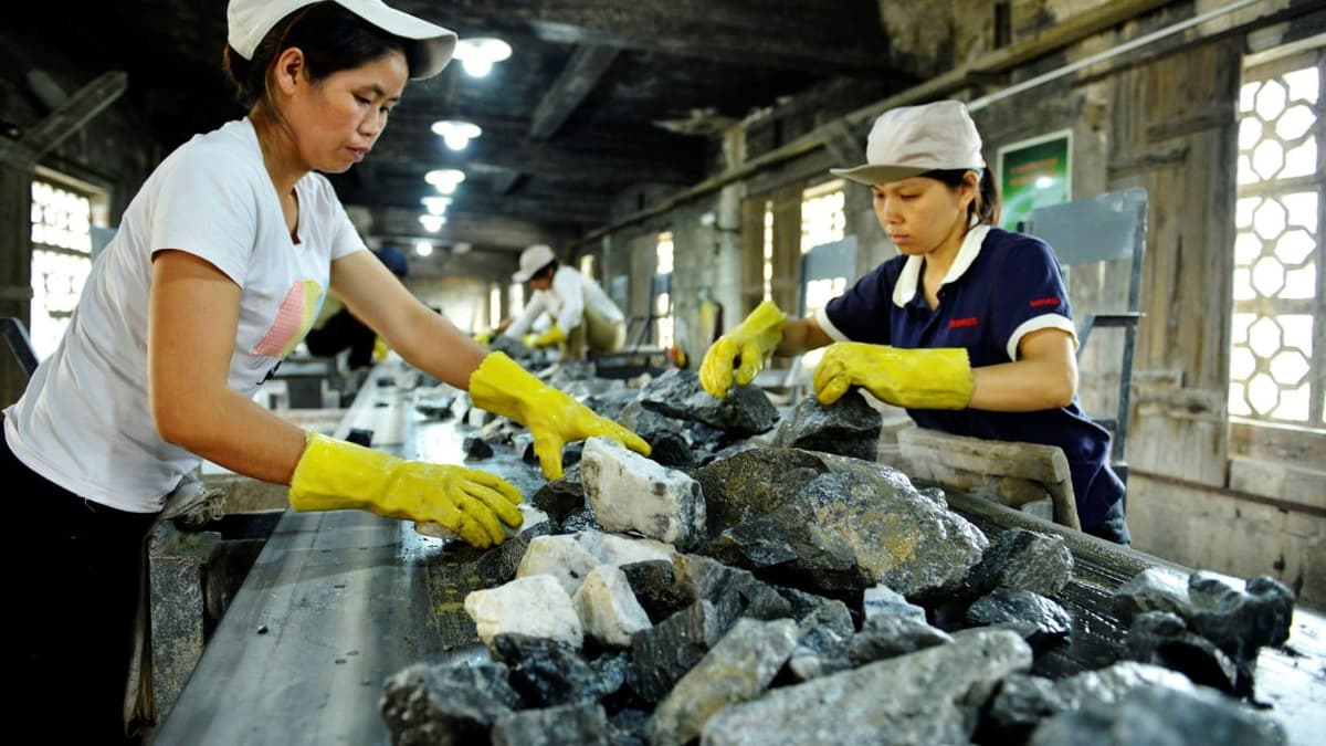 Do China’s Export Curbs on Tungsten Threaten Japan’s AI Chip Supply Chain?