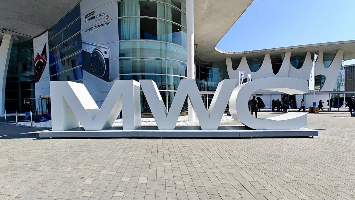 MWC 2026: AI, Foldables, Satellite Connectivity, and Memory Crisis