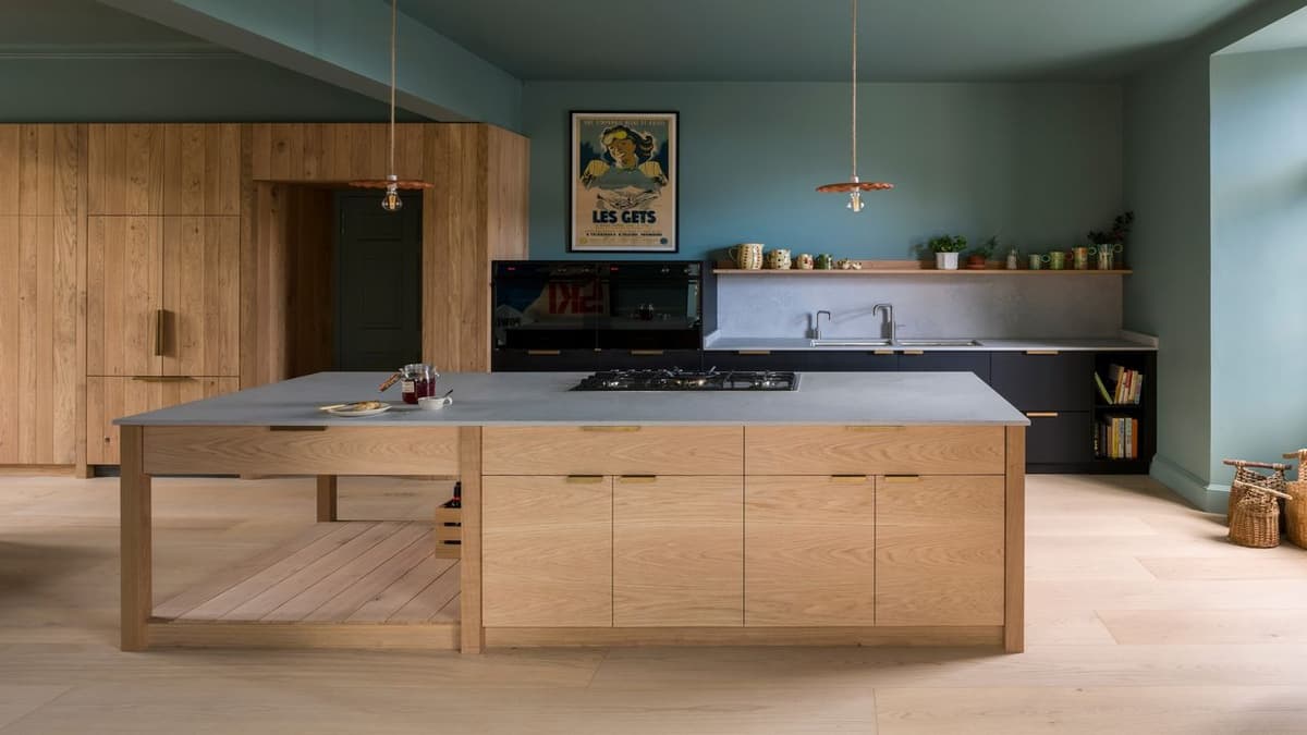 5 Kitchen Handle Trends That Will Make Your Cabinets Feel So Right for 2026, and Beyond, According to the Experts