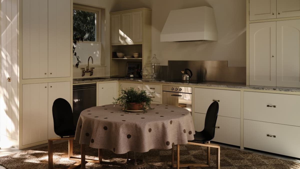 Forget Flat White Kitchens — This Designer's Nuanced Take on All-White Cabinets Looks So Much More Considered and Luxurious Than...