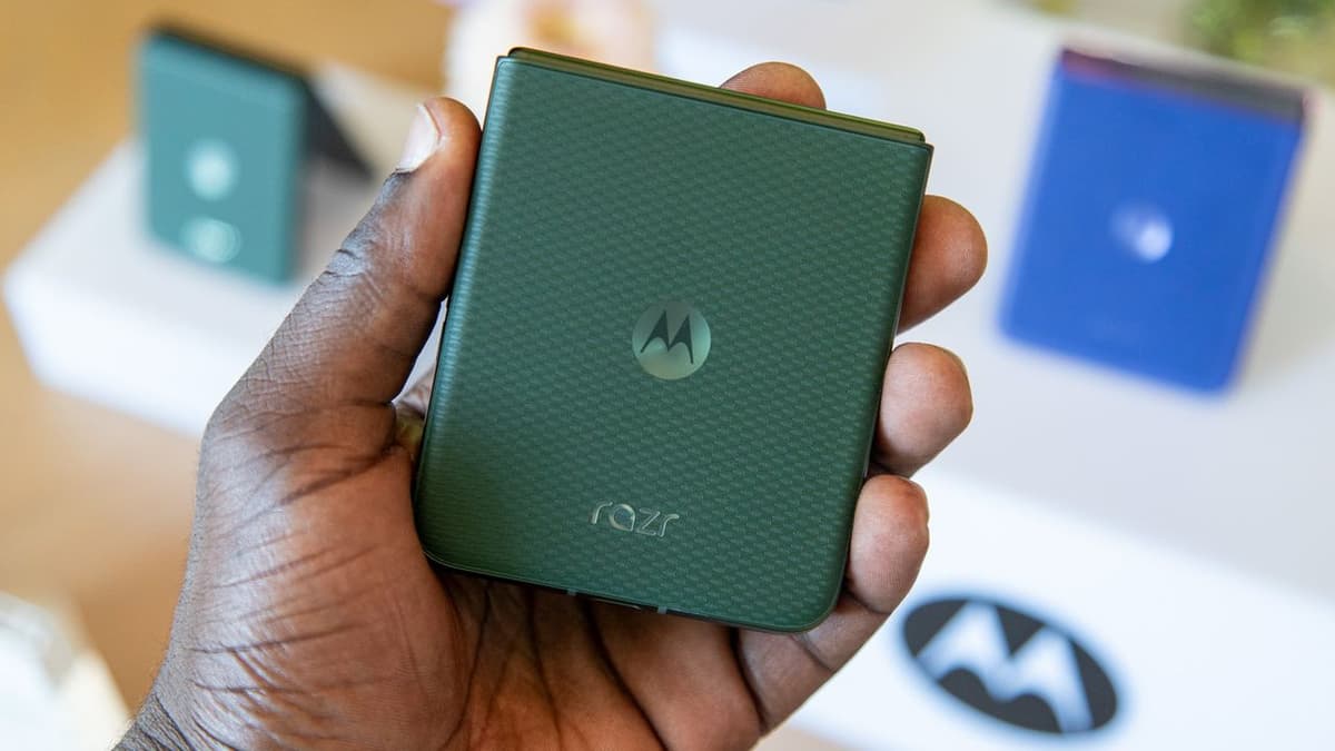 Which Motorola Razr Plus 2026 Color Should You Buy?