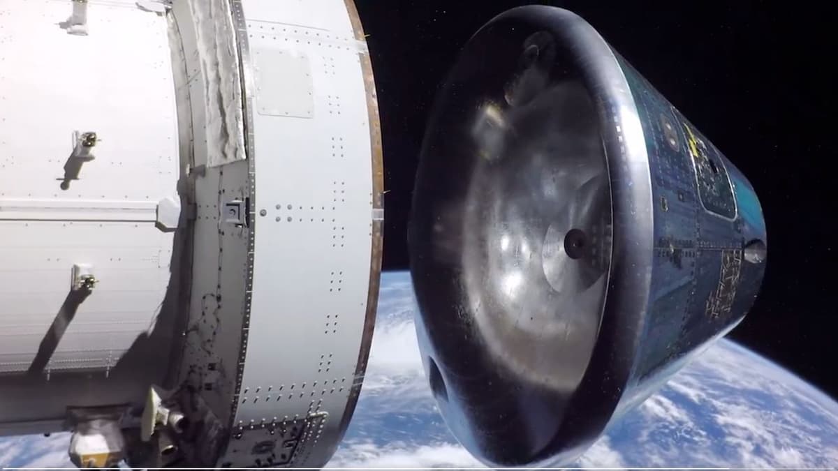 This Amazing NASA Video Shows the Exact Moment the Artemis 2 Orion Capsule Broke Free of Its Service Module, and...