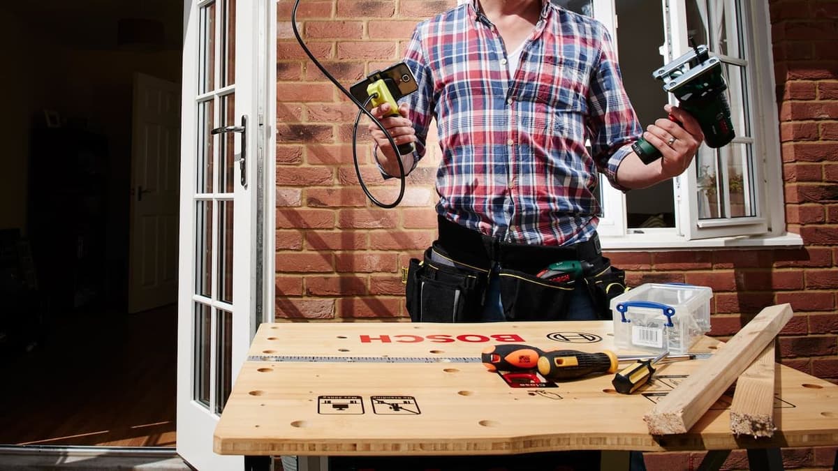 Homeowners Arrested After Cowboy Builder Claims They 'Harassed' Him over  'Unsafe' Rear Extension