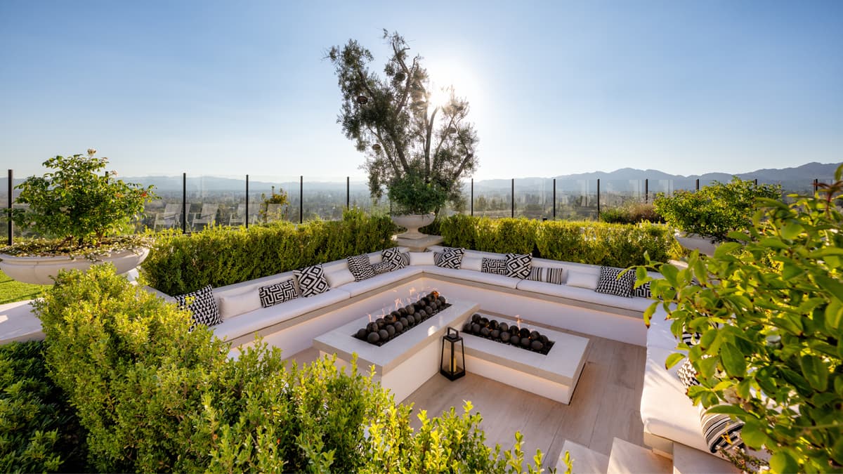 I Want a California-Inspired Garden — These Are the 5 Things a Los Angeles-Based Landscaper Says Are a Must-Have, and...