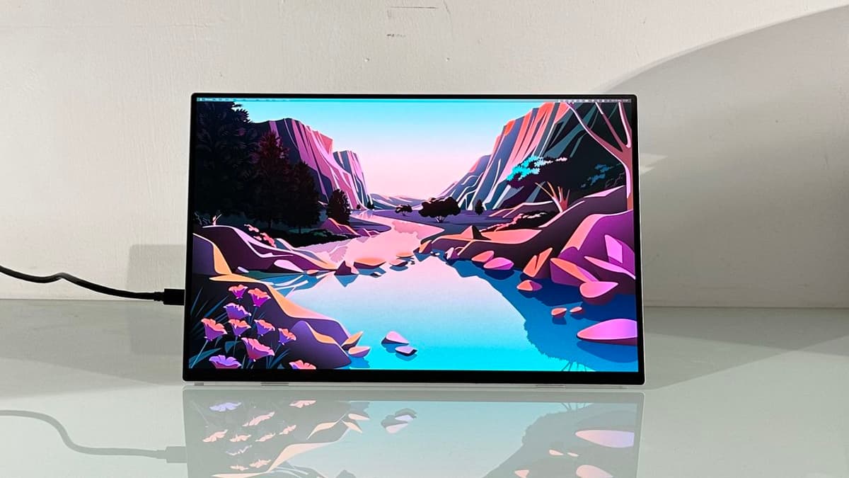 Acer ProDesigner PE160WUT Review: A High-Res, High-Refresh OLED Portable Monitor Let Down by Its Anti-Glare Display