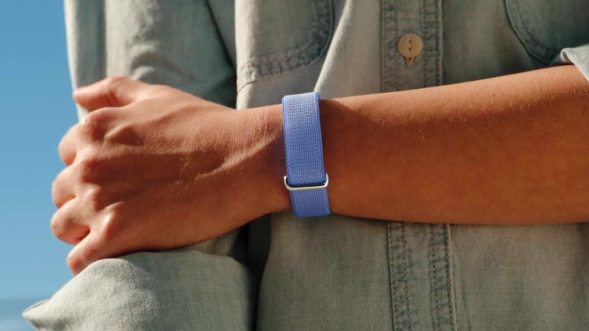 Google's Fitbit Air Is Finally Here, and It's the Screenless Fitness Band We've Been Waiting For