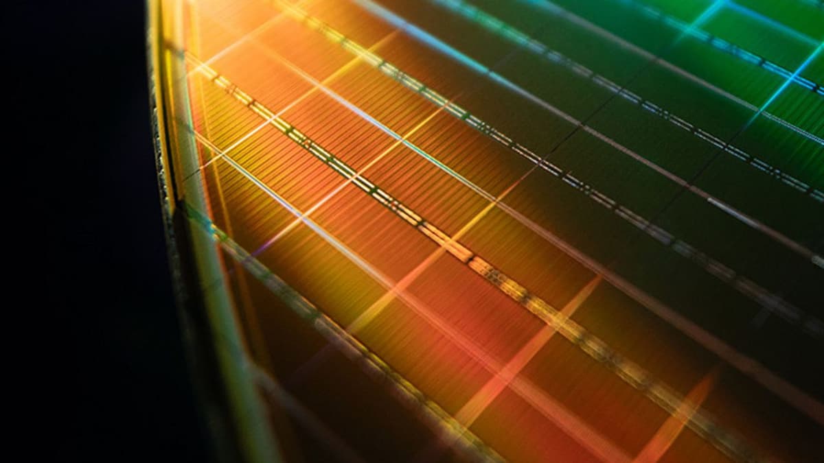 AMD Reaches 46% of Server X86 CPU Revenue — Intel Still Controls 70% of the Consumer PC Market Share