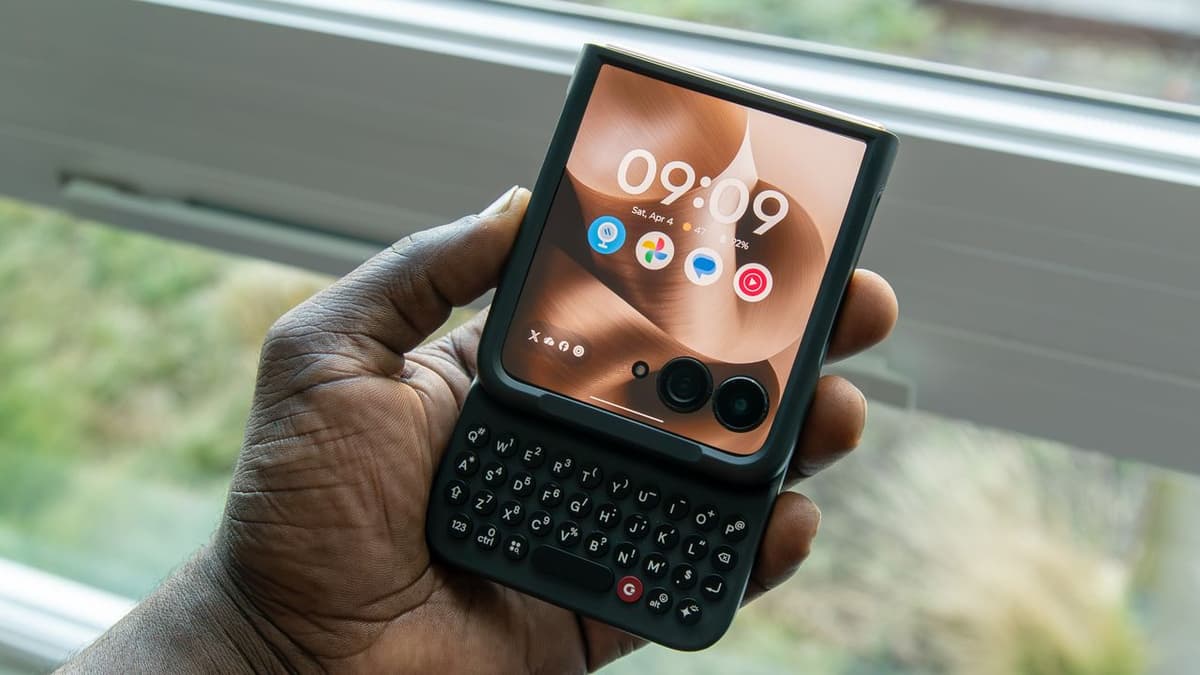 3 Reasons I Love the Clicks Keyboard for Motorola Razr and 3 Things I Don't Like