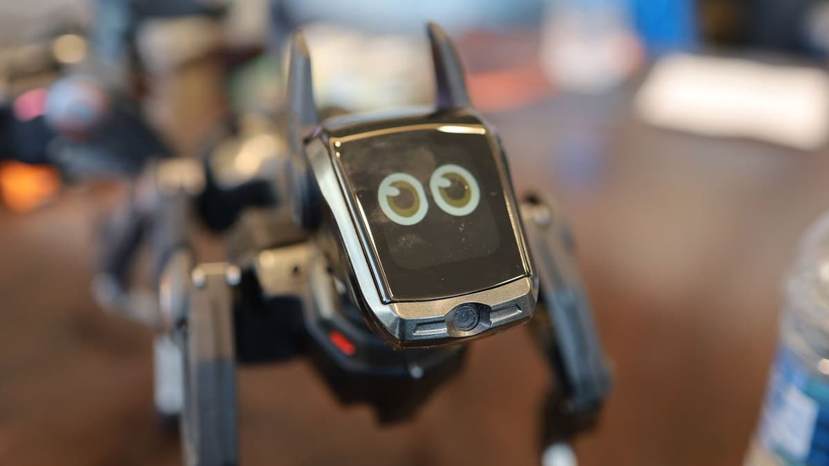 I Went Hands-On with Hengbot Sirius, an AI Robot that Left Me Wanting More