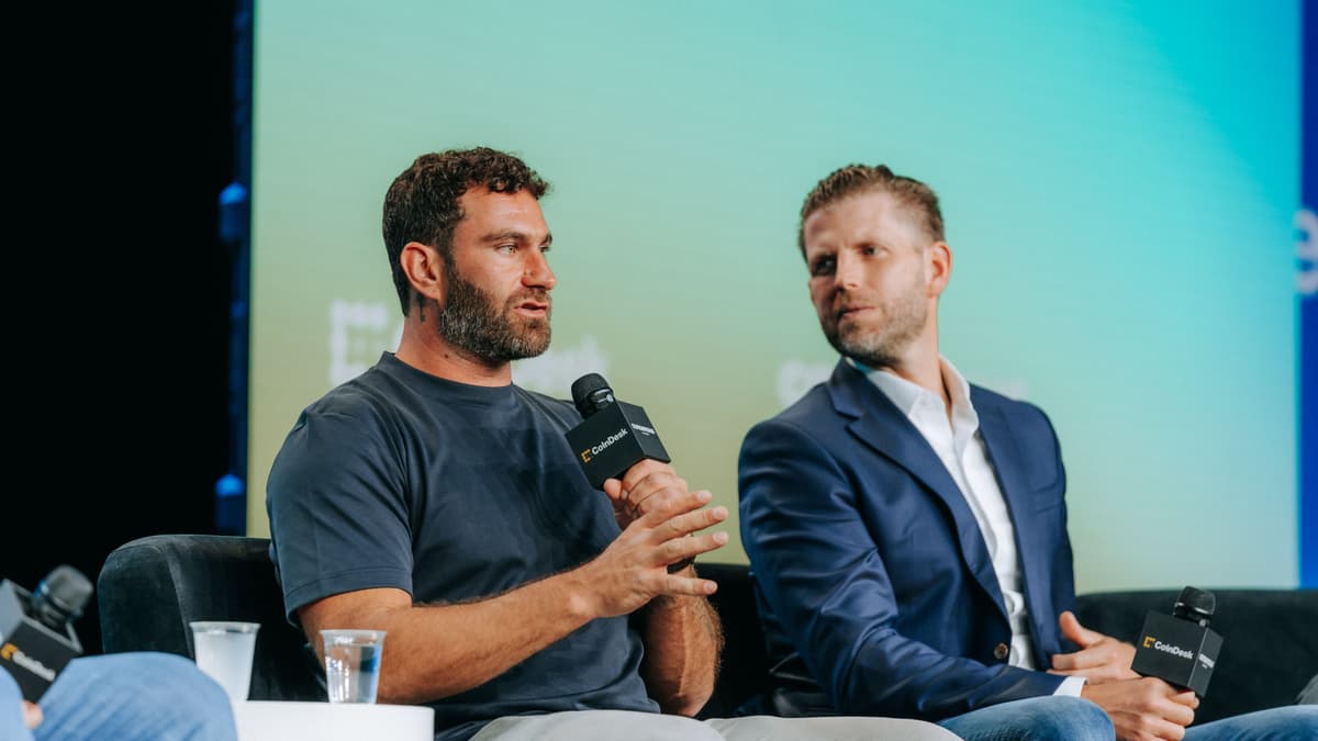 World Liberty Financial Ties Voting Power to Staking as USD1 Supply Tops $4.7 Billion