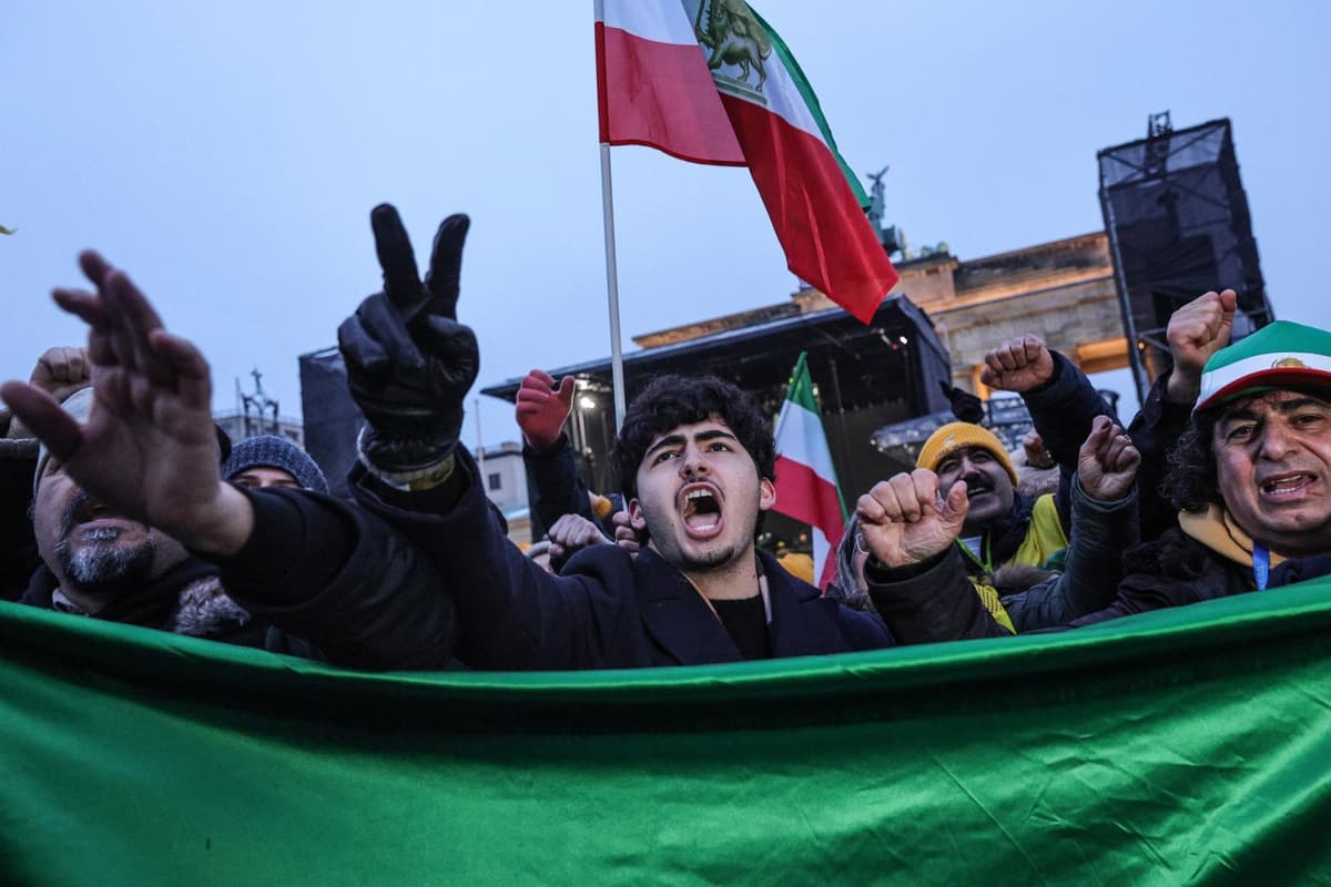 Iran’s Rial Collapse Mirrors Lebanon’s Crisis, Driving Citizens to Bitcoin