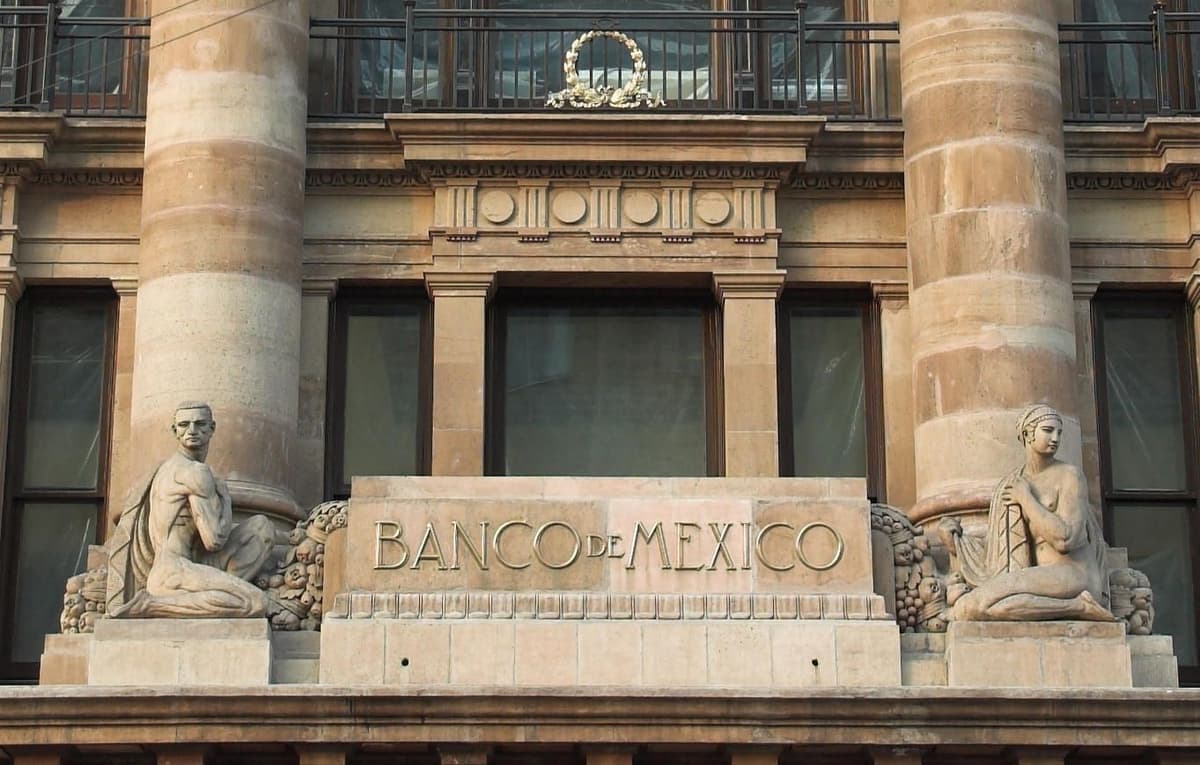 Mexico’s Central Bank Keeps a ‘Healthy Distance’ From Crypto