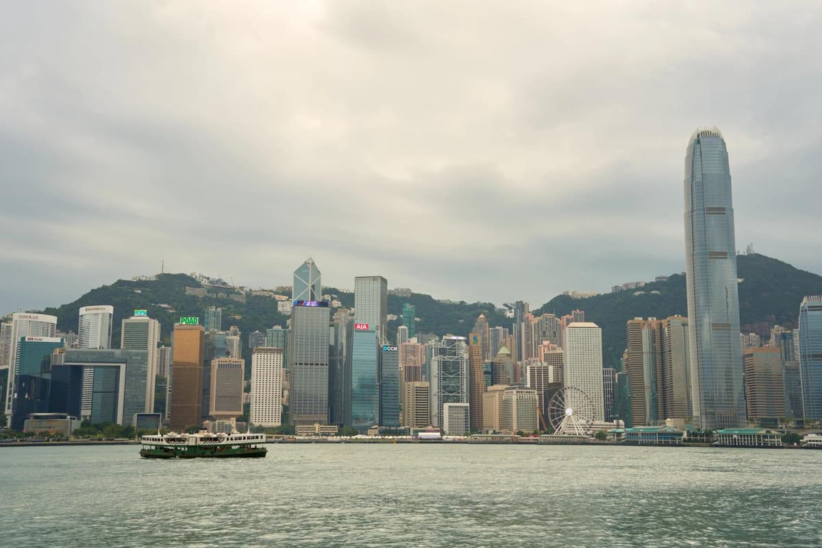 Bitcoin Tests $80,000 as Asia’s Bid Fades and Hong Kong AI IPOs Surge