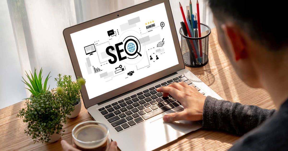 Yoast SEO’s New Schema Aggregator Improves Entity Disambiguation via @Sejournal, @Martinibuster