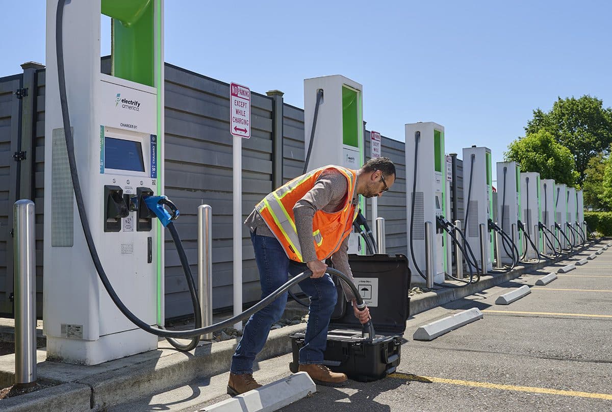 Fluke’s FEV500 Acts as a Virtual EV to Test DC Fast Chargers, Replacing Three Separate Instruments