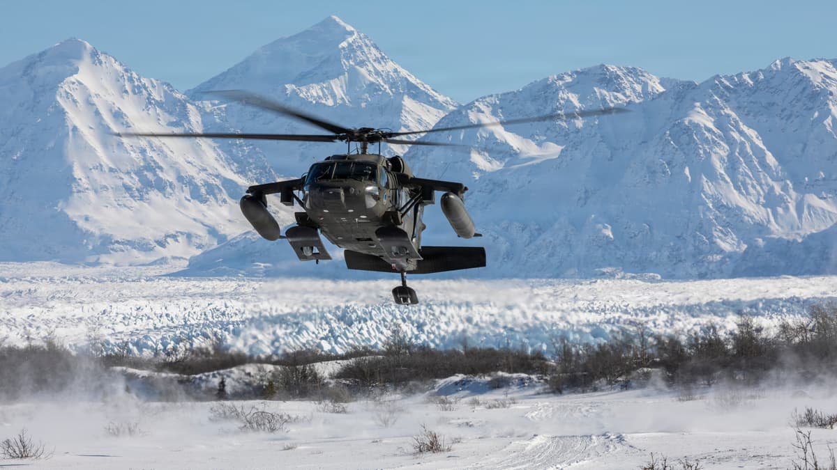 US Army Wants Doctrine for Landing Helicopters on Arctic Ice