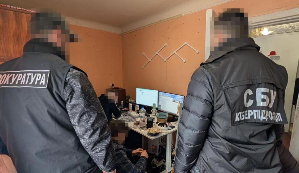 Ukrainian Police Detain Hackers Suspected of Stealing Thousands of Roblox Accounts for Resale