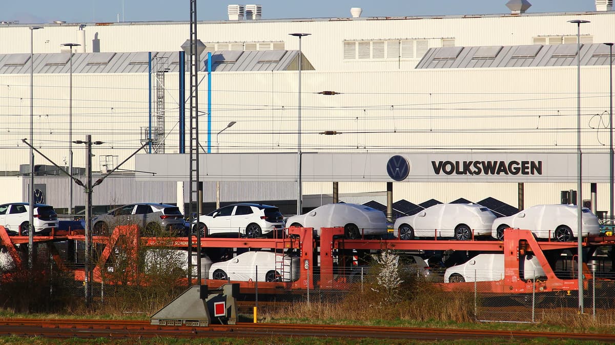 Chinese EV Makers Awaken Western Rivals’ Zombie Production Lines